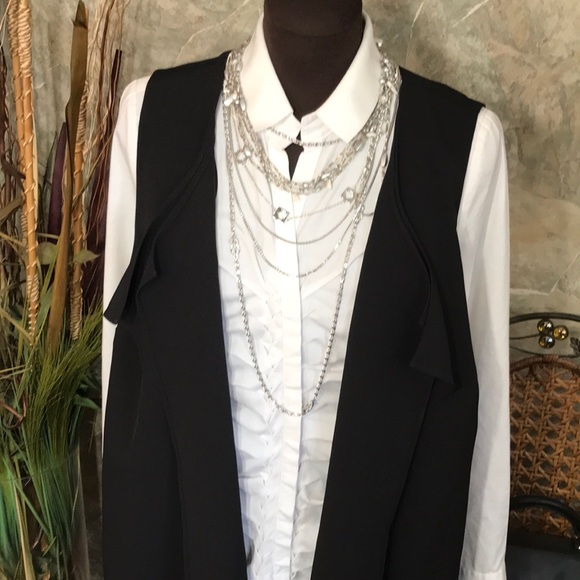 Simply Emma. 🌹 Stunning Deep rich black double layered long vest. - Picture 4 of 11